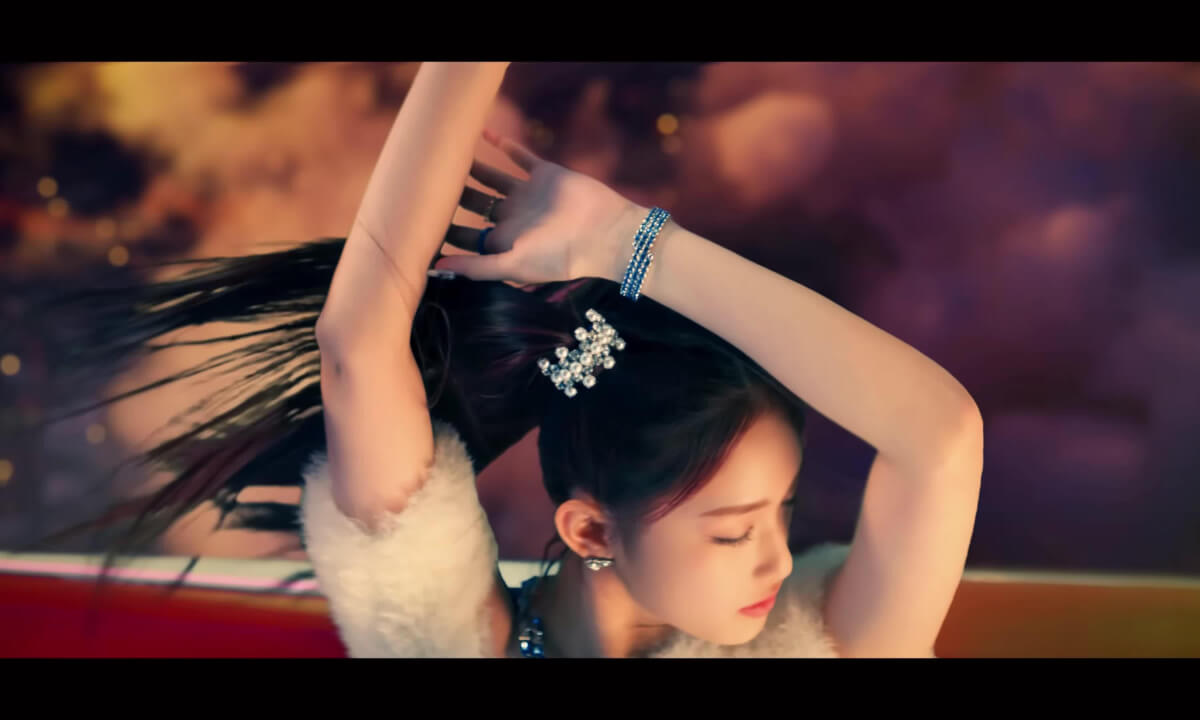 'LOVE DIVE' MV cover