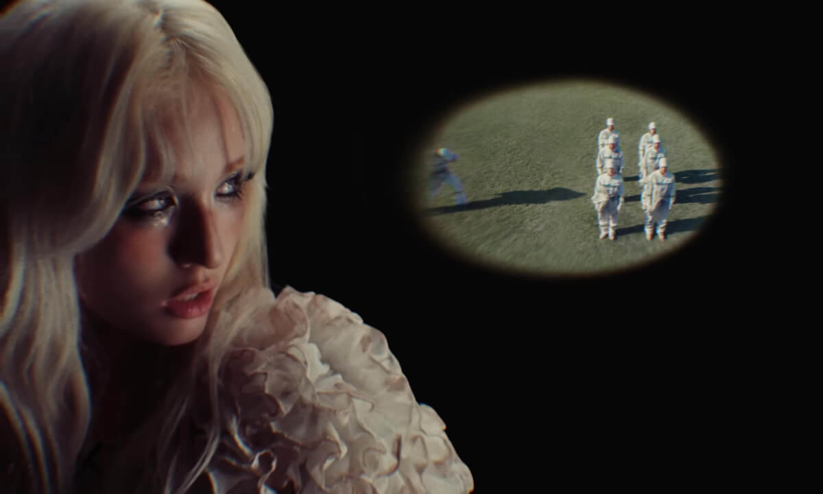 ‘EXTRA’ M⧸V cover