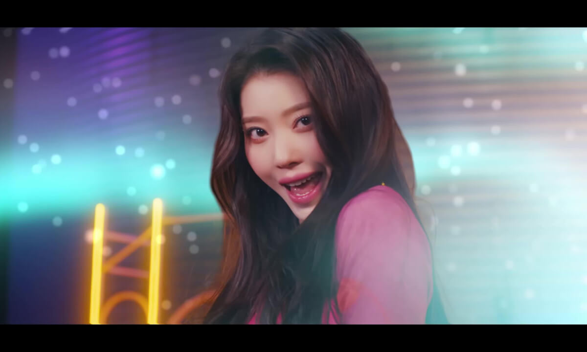 ‘WA DA DA’ M⧸V cover