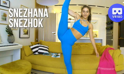 Snezhana Snezhok does the vertical splits VR Video Snezhana Snezhok does the vertical splits VR