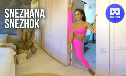 Snezhana Snezhok doing the splits in the doorway Snezhana Snezhok doing the splits in the doorway