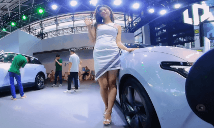 LEAPMOTOR show girl VR Video LEAPMOTOR show girl VR