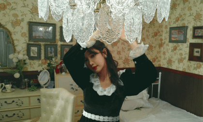 The sunny air in the garden shakes the scent of the flowers VR Video The sunny air in the garden shakes the scent of the flowers VR