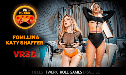 GIRLS PICK UP AN OUTFIT FOR TWERKING VR Video GIRLS PICK UP AN OUTFIT FOR TWERKING VR