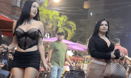 Dont Make Eye Contact at Parque Lleras Medellin Colombia Walking 2024 #074 Just Walk Travel VR VR Video Dont Make Eye Contact at Parque Lleras Medellin Colombia Walking 2024 #074 Just Walk Travel VR VR