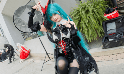 Hatsune Miku Witch with Lantern cosplay in SEP Game Comic Con, Chengdu, China VR Video Hatsune Miku Witch with Lantern cosplay in SEP Game Comic Con, Chengdu, China VR