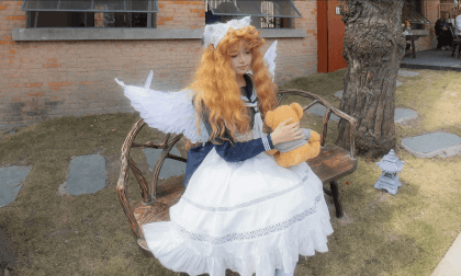 Angel on chair, SEP Game Comic Con, Chengdu, China VR Video Angel on chair, SEP Game Comic Con, Chengdu, China VR