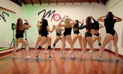 Show some moves twerking world training Show some moves twerking world training