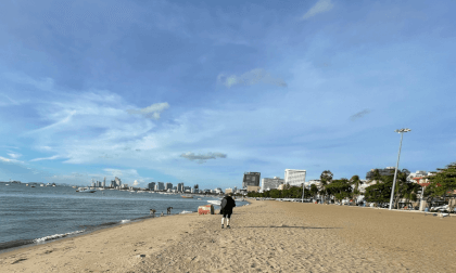 Thailand Pattaya Beach a walk from one end of the beach to the other end Part 1 VR Video Thailand Pattaya Beach a walk from one end of the beach to the other end Part 1 VR