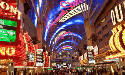 Exploring Las Vegas Fremont Street in 360 VR VR Video Exploring Las Vegas Fremont Street in 360 VR VR