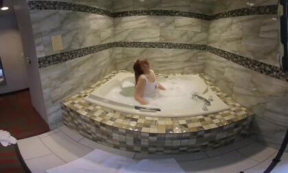 Bubble bath photo shoot 2 behind the scenes VID_20240330_170248_00_076 VR Video Bubble bath photo shoot 2 behind the scenes VID_20240330_170248_00_076 VR