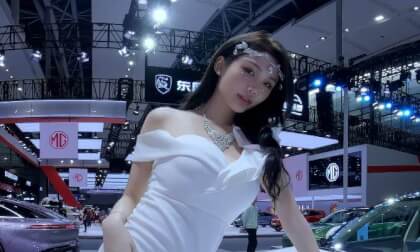 Auto show model Xiao Sijia VR Video Auto show model Xiao Sijia VR