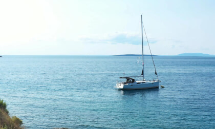 Over waves and islands – A drone view of Croatia VR Video Over waves and islands – A drone view of Croatia VR