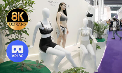 The model at the Anjtng's booth The model at the Anjtng's booth