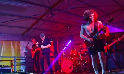 AC/DI Hell's Bells live Cover - AC/DC European Tribute Band VR Video AC/DI Hell's Bells live Cover - AC/DC European Tribute Band VR