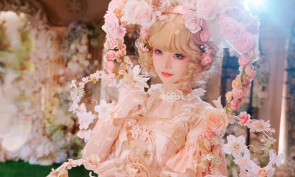 Suppose your little cat turns into a beautiful girl VR Video Suppose your little cat turns into a beautiful girl VR