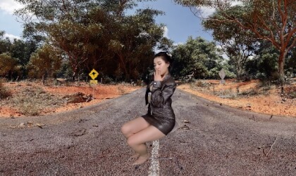 “Is This Too Alluring for the Road? ” VR Video “Is This Too Alluring for the Road? ” VR