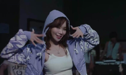 DIFFERENT VR Video DIFFERENT VR