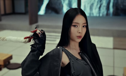 MEOVV 'HANDS UP' VR Video MEOVV 'HANDS UP' VR