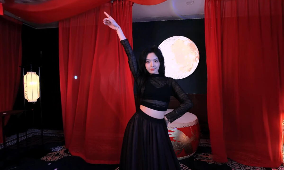 狸妖妖liyaoyao 20250525001 Roly Poly 3D VR 180 8K cover