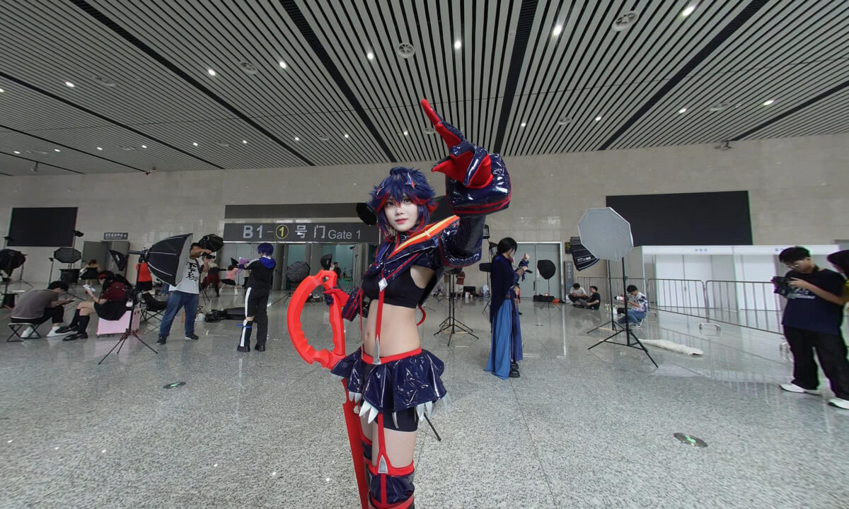 Interacting with Cosers at the China Comic Con/南宁漫展互动 cover