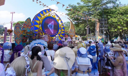 Water park stage performance VR Video Water park stage performance VR