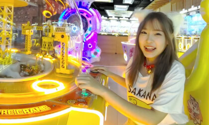 I want that doll. Can you help me catch it?-Immersive Girlfriend Series VR Video I want that doll. Can you help me catch it?-Immersive Girlfriend Series VR