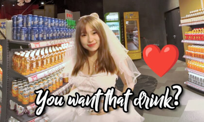 Do you want to have this drink? VR Video Do you want to have this drink? VR