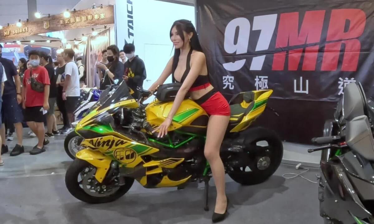 Taiwan Motorcycle Show Show Girls & Super Bikes, Part4 cover
