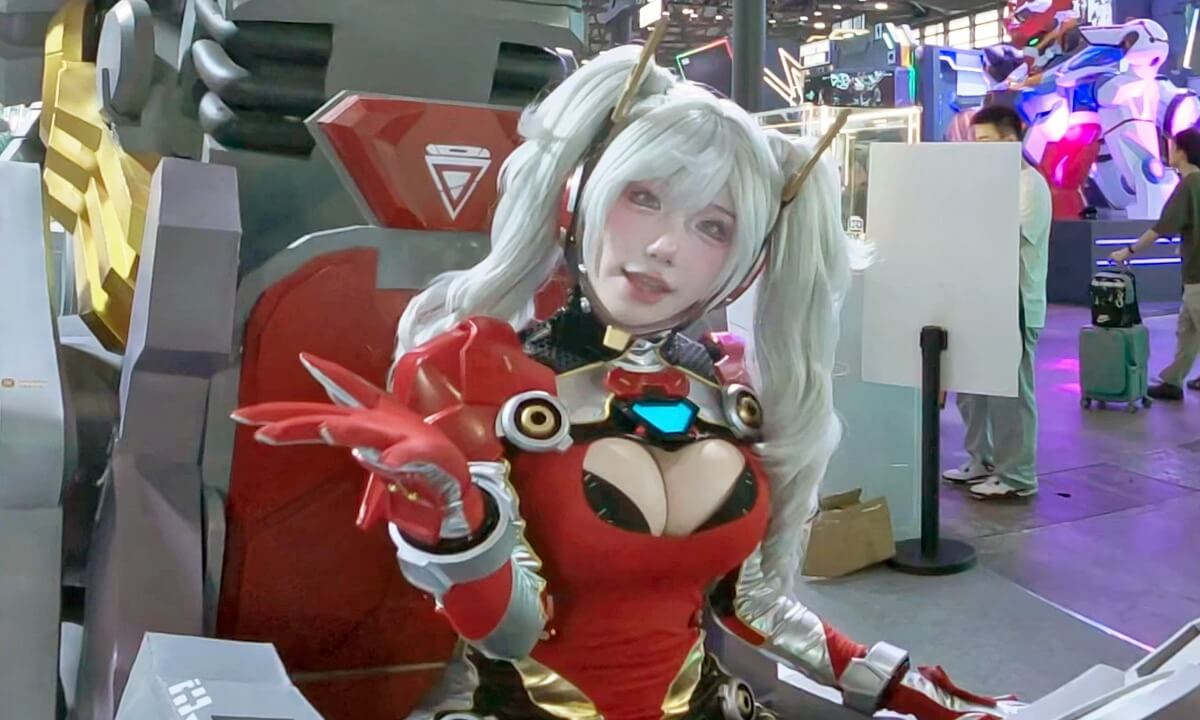 Models at Wonder Festival 2025 (3D VR180) cover