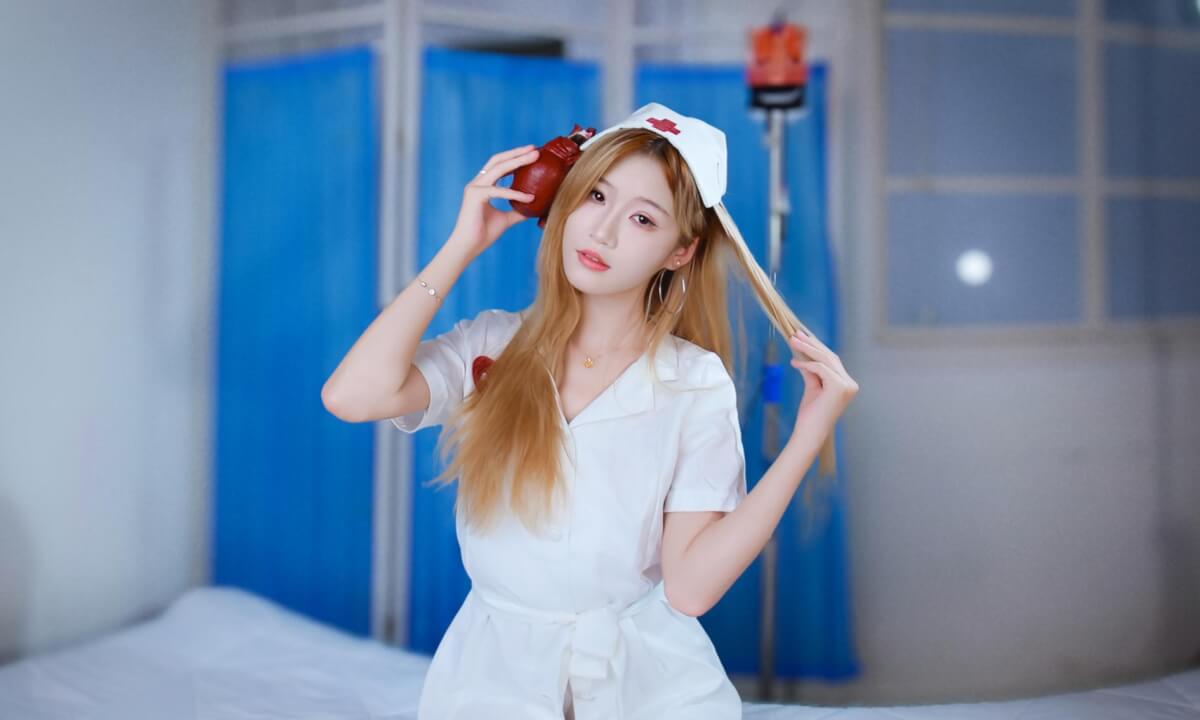 "Your nurse has logged on | 你的护士已上线" | 8k vr180 cover