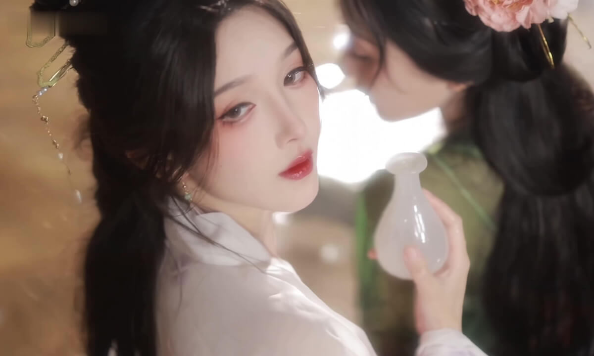 Amazing Cos.24 cover