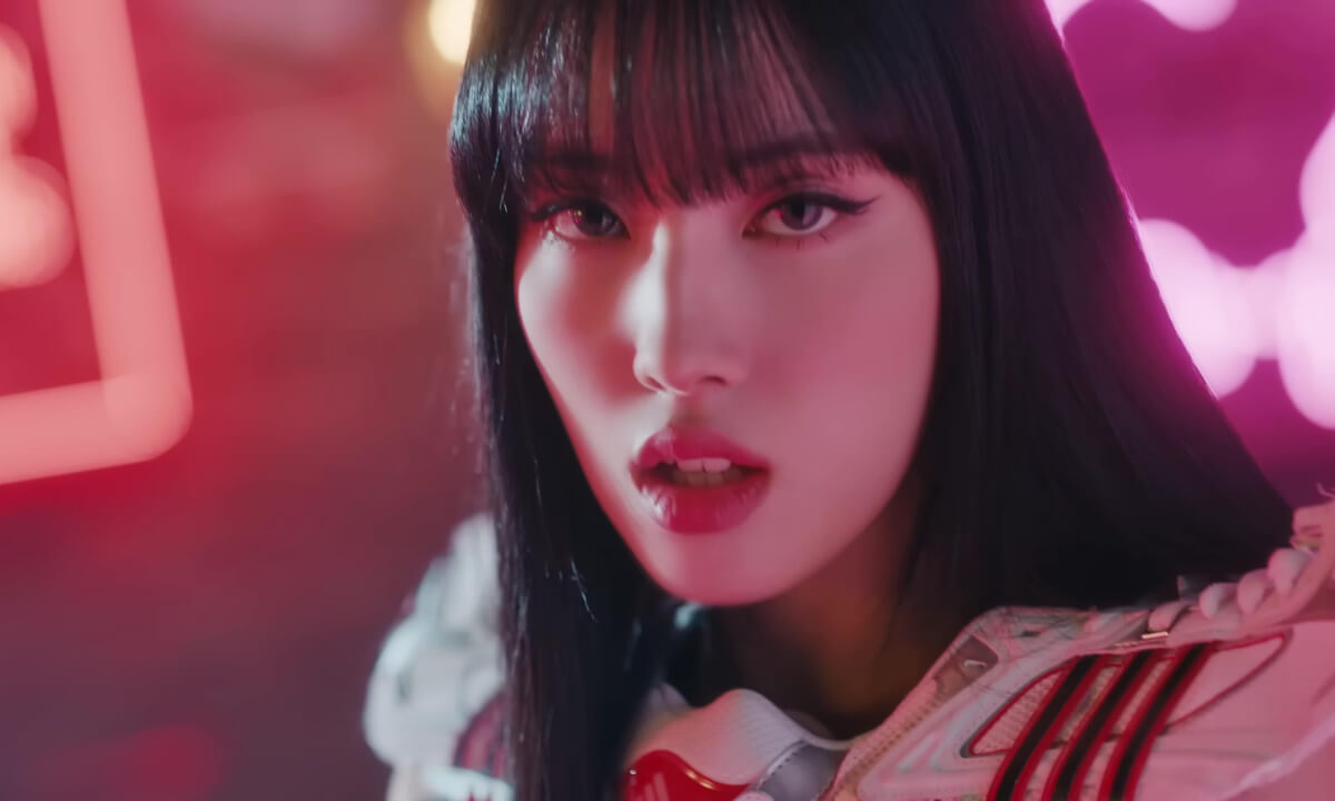 STAYC 'RUN2U' MV cover