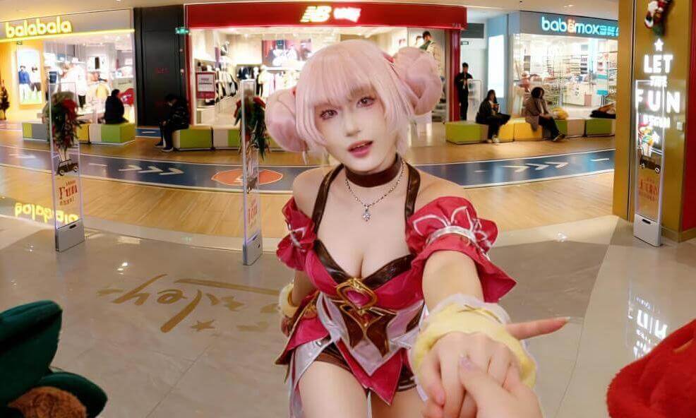 【VR180】Taking a Cute Xiao Qiao Cosplayer to the Mall cover