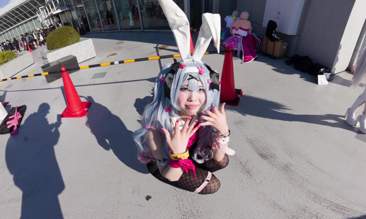 rabbit hole miku cosplay slide show at comiket 2025 winter cover