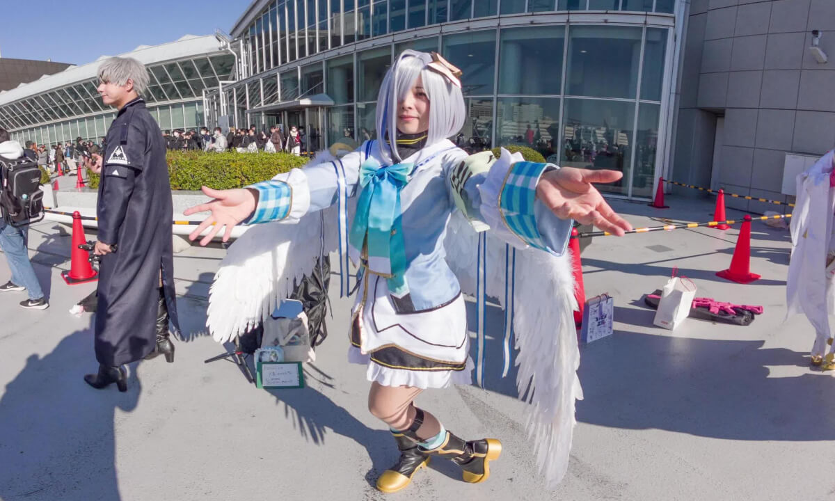 amane kanata holoive cosplay slide show at comiket 2025 winter cover