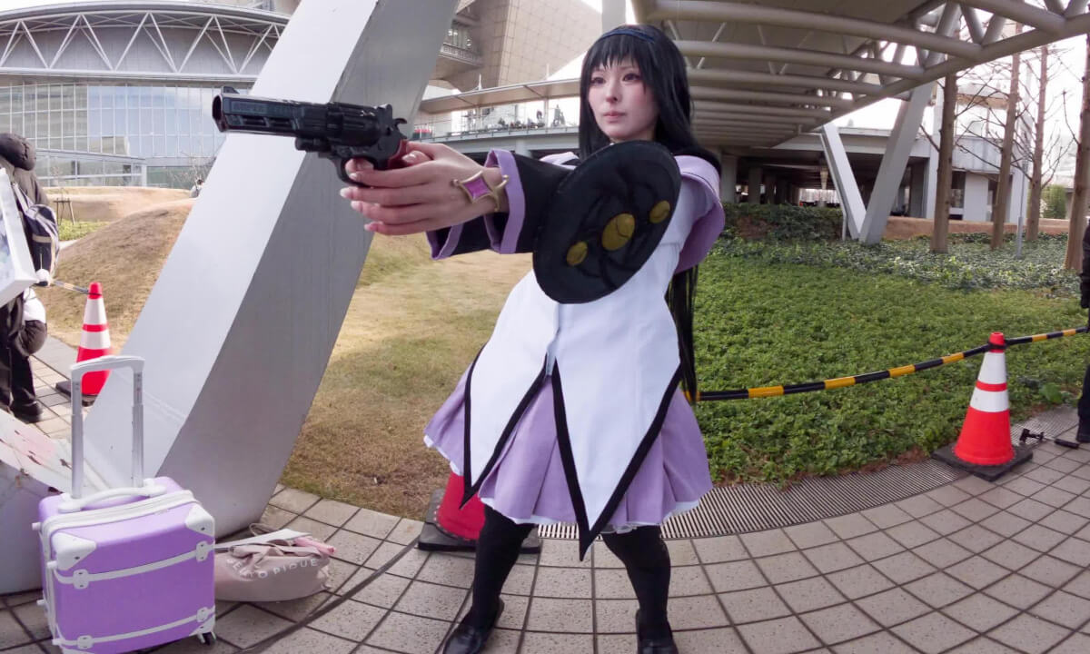 Madoka Magica Homura cosplay slide show at comiket 2025 winter cover